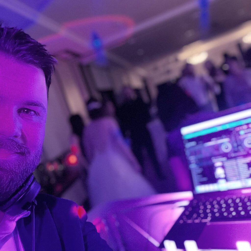 Dein DJ für die Hochzeit im Prinz im Holztal: DJ Hendrik Schulze mit der besten Musik zur Hochzeitsparty