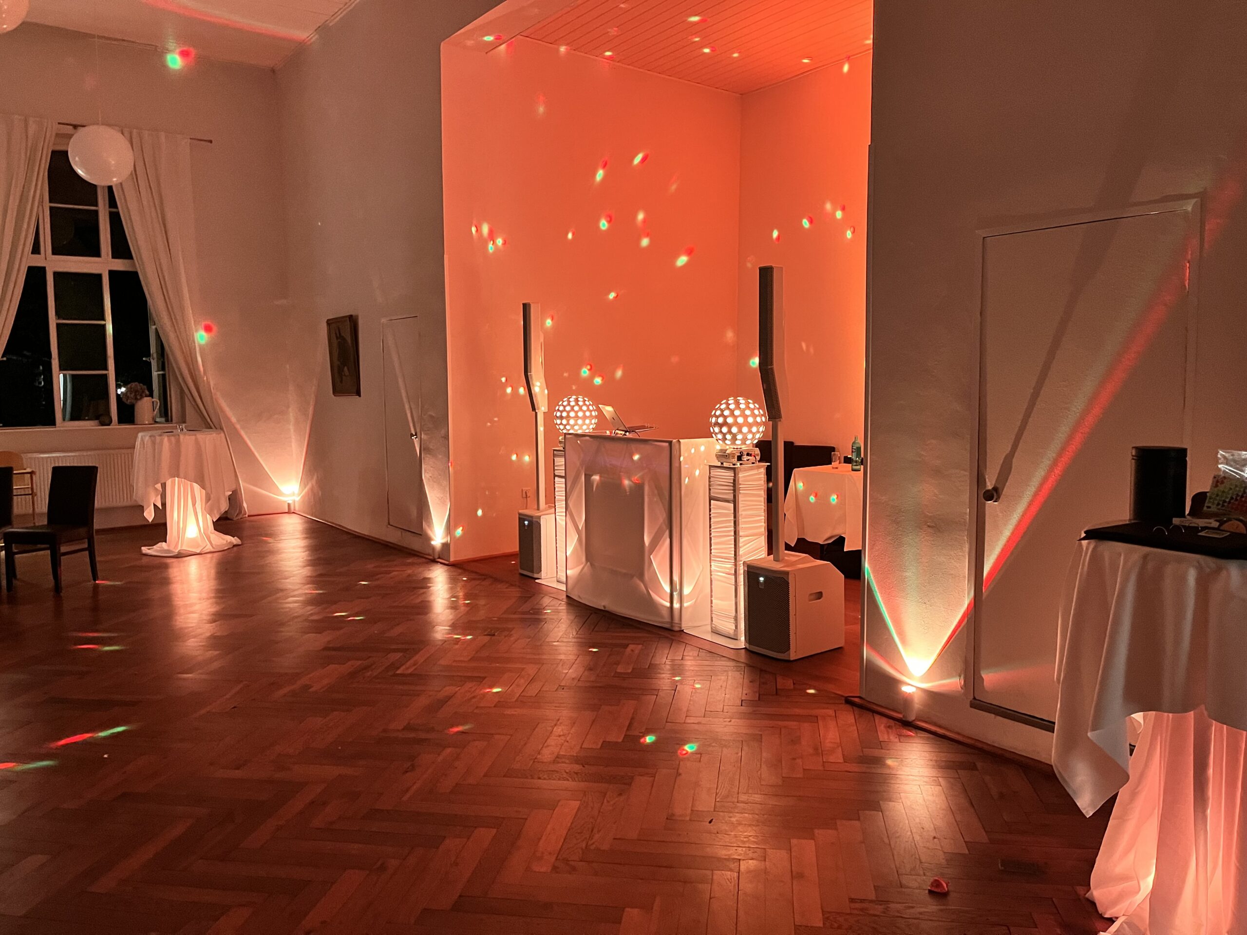 Eleganter Aufbau vom Hochzeits DJ Kassel