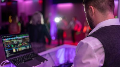 DJ für die Weihnachtsfeier und das Firmenevent in Göttingen.